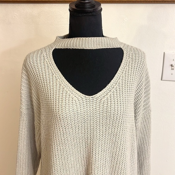 She + Sky Oatmeal Long Sleeve Cut Out Sweater, Sz. M/L - Picture 2 of 10